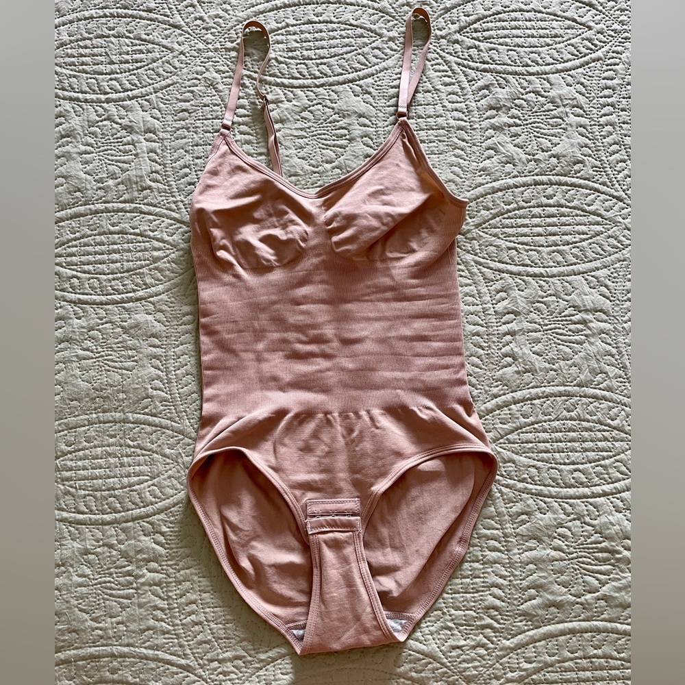 HEYSHAPE SNATCHED SHAPEWEAR BODYSUIT. NWT. SIZE MED